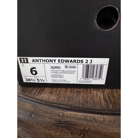 Athletic_Shoes